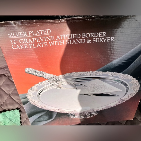 GODINGER SILVER PLATED APPLIED BORDER CAKE PLATE WITH STAND & SERVER - Picture 9 of 12